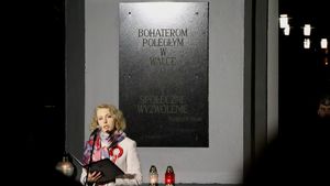 Zdjęcia z uczestników podczas uroczystości z okazji święta Odzyskania Niepodległości