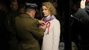 Zdjęcia z uczestników podczas uroczystości z okazji święta Odzyskania Niepodległości