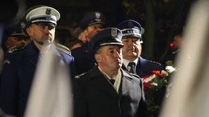 Zdjęcia z uczestników podczas uroczystości z okazji święta Odzyskania Niepodległości