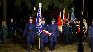 Zdjęcia z uczestników podczas uroczystości z okazji święta Odzyskania Niepodległości