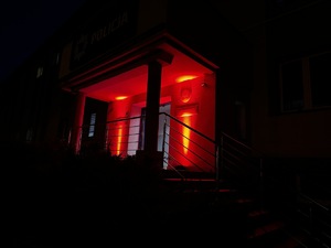 zdjęcie komendy z czerwonym podświetleniem