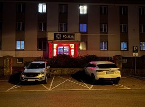 zdjęcie komendy z czerwonym podświetleniem