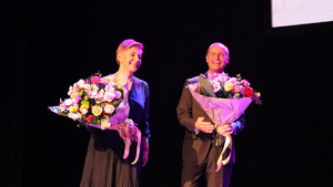 Zdjęcie uczestników uroczystości z okazji Dnia Pracownika Socjalnego oraz 35-lecia Miejskiego Ośrodka Pomocy Rodzinie w Piekarach Śląskich