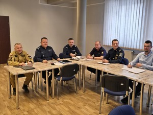 Zdjęcie przedstawicieli  służb mundurowych podczas spotkania