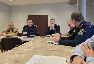 Zdjęcie przedstawicieli  służb mundurowych podczas spotkania