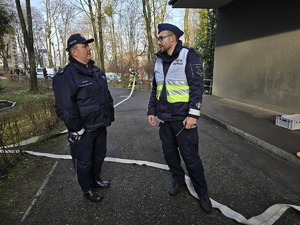 Zdjęcia z ćwiczeń policyjnych w szkole
