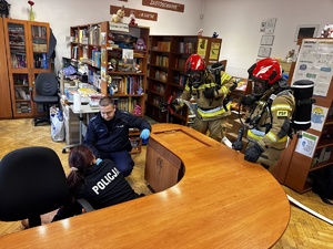 Zdjęcia z ćwiczeń policyjnych w szkole