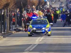 Zdjęcie policjantów podczas zabezpieczenia przemarszu orszaku