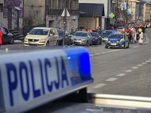 Zdjęcie policjantów podczas zabezpieczenia przemarszu orszaku