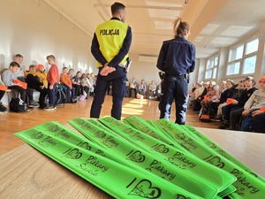 Zdjęcie policjantów podczas spotkania z dziećmi