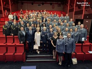 Zdjęcie grupowe podczas uroczystości