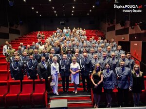 Zdjęcie grupowe podczas uroczystości