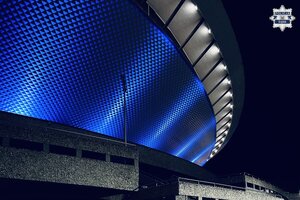 Zdjęcie Spodka podświetlanego na niebiesko