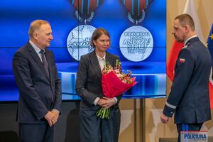 Policjanci podczas uroczystości wręczenia medali