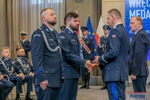 Policjanci podczas uroczystości wręczenia medali