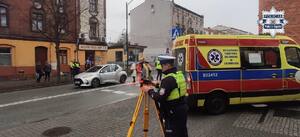 Policjant podczas obsługi zdarzenia drogowego