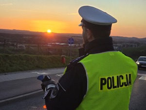 Policjanci podczas działań trzeźwość kontrolując kierujących