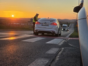 Policjanci podczas działań trzeźwość kontrolując kierujących