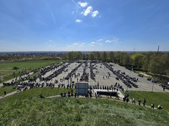 Motocykliści podczas przejazdu Piekarskiej Parady Motocyklowej