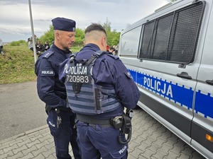 Mundurowi podczas zabezpieczania imprezy na terenie Kopca Wyzwolenia