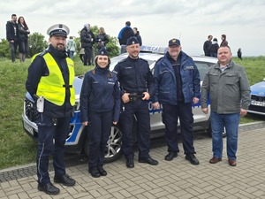 Mundurowi podczas zabezpieczania imprezy na terenie Kopca Wyzwolenia