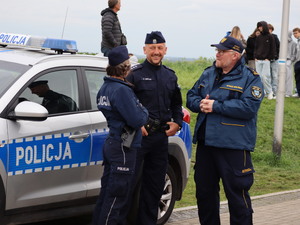 Mundurowi podczas zabezpieczania imprezy na terenie Kopca Wyzwolenia