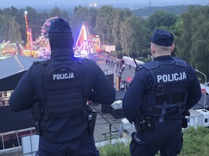 Mundurowi podczas zabezpieczania imprezy na terenie Kopca Wyzwolenia