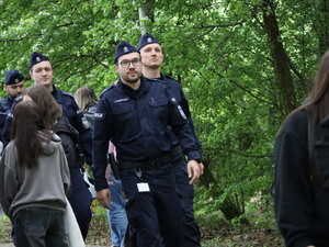 Mundurowi podczas zabezpieczania imprezy na terenie Kopca Wyzwolenia