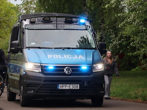 Mundurowi podczas zabezpieczania imprezy na terenie Kopca Wyzwolenia