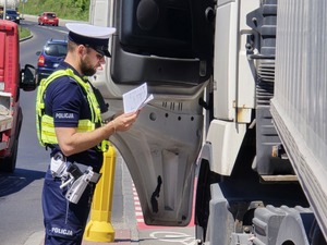 Policjanci oraz pojazdy kontrolowane podczas działań