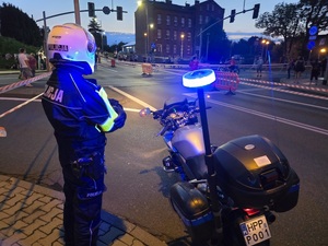policjanci podczas zabezpieczenia wydarzenia