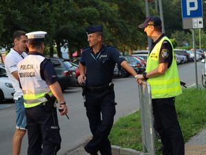 policjanci podczas zabezpieczenia wydarzenia