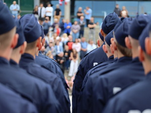 Zdjęcie policjantów podczas uroczystości z okazji Święta Policji