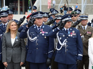 Zdjęcie policjantów podczas uroczystości z okazji Święta Policji
