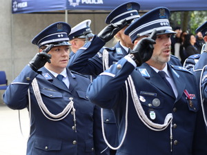 Zdjęcie policjantów podczas uroczystości z okazji Święta Policji