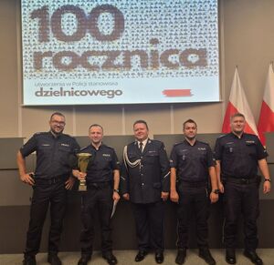 zdjęcie policjantów podczas konkursu dzielnicowy roku